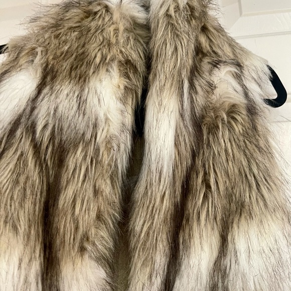 Brand new faux fur vest super cute - Picture 4 of 8